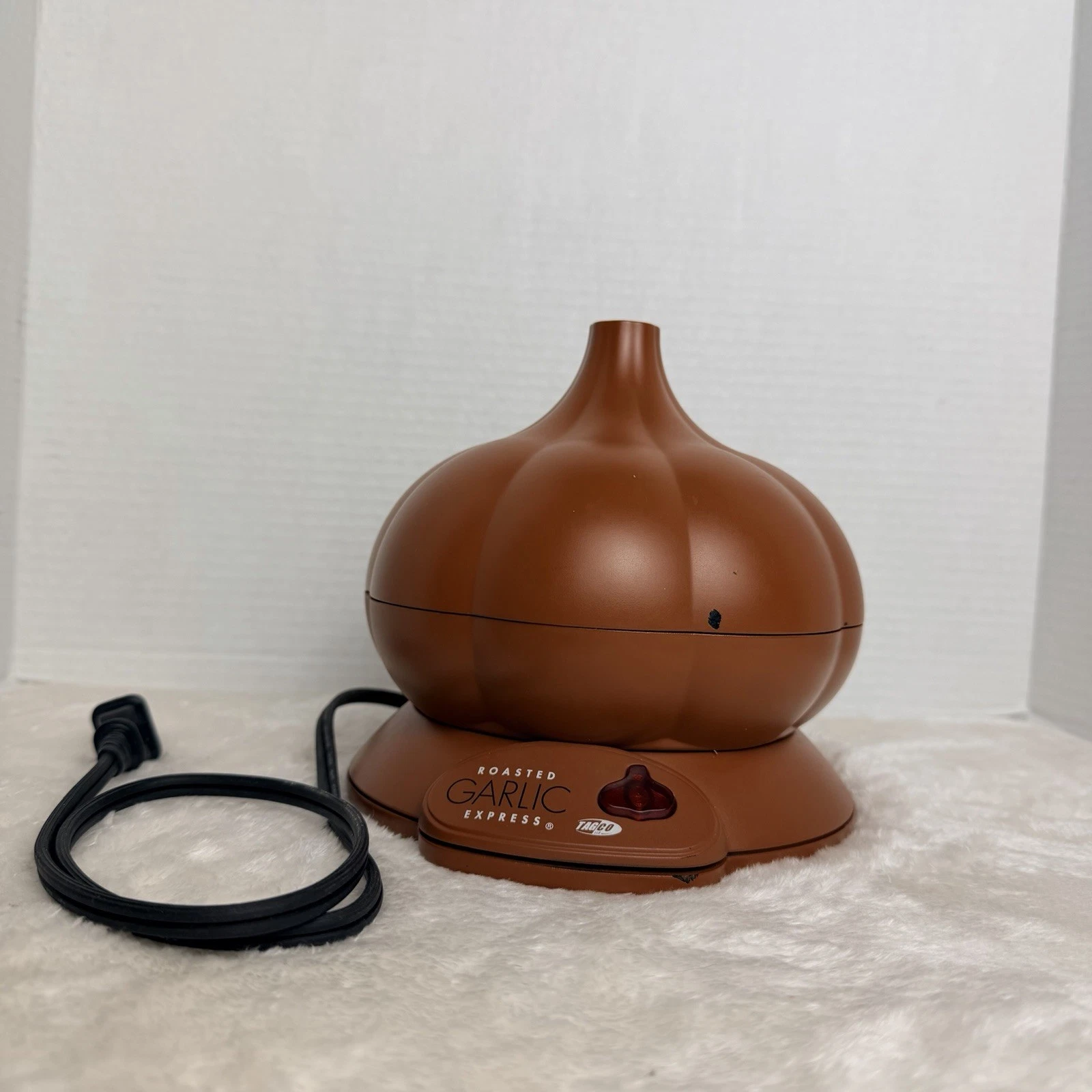 TAGCO Roasted Garlic Express COMPLETE Electric Countertop Roaster Brown GR-300
Opens in a new window