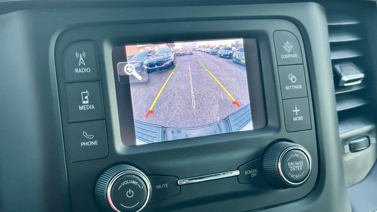 2022 Ram 2500 Tradesman 4x4 4dr Crew Cab 8 ft. LB Pickup thumbnail 26