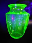 😍VTG. 30's ANCHOR HOCKING PRINCESS UV GREEN DEPRESSION GLASS VASE