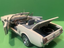 Danbury Mint 1/24 scale 1966 Ford Mustang Convertible in Clear Acrylic Display C