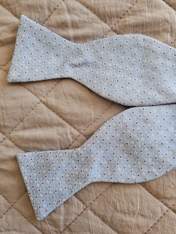 Elegante pajarita ajustable Brooks Brothers azul pastel estampada Foto 3 de 4