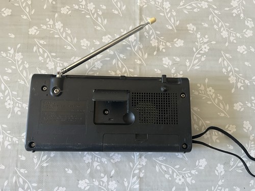 Vintage Sony ICF - M350L 3 band Radio FM MW LW Working - Picture 2 of 2