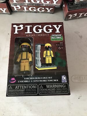 PIGGY - Torcher Figure Buildable Set - Torcher Building Brick Set Series 1  - Includes DLC