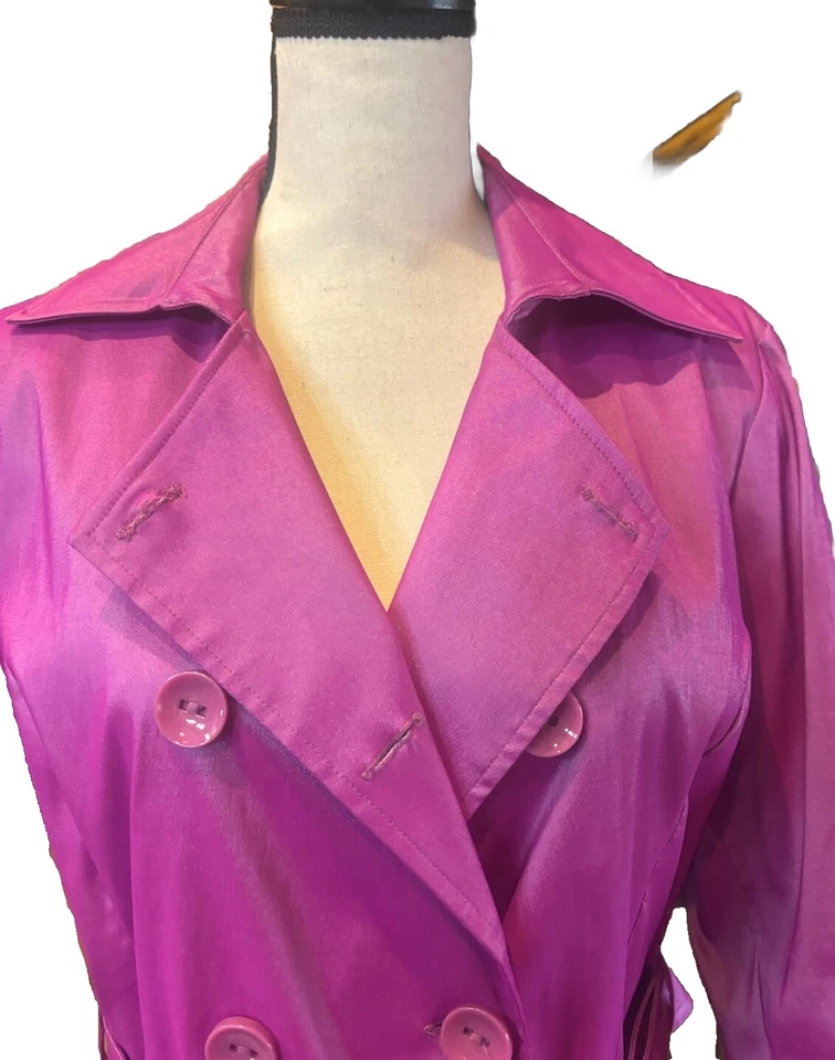 👠🧥🩷💜 Samuel Dong Iridescent Pink Purple Long Sleeve Ruffled Trench Coat Sz L - Image 2 of 4
