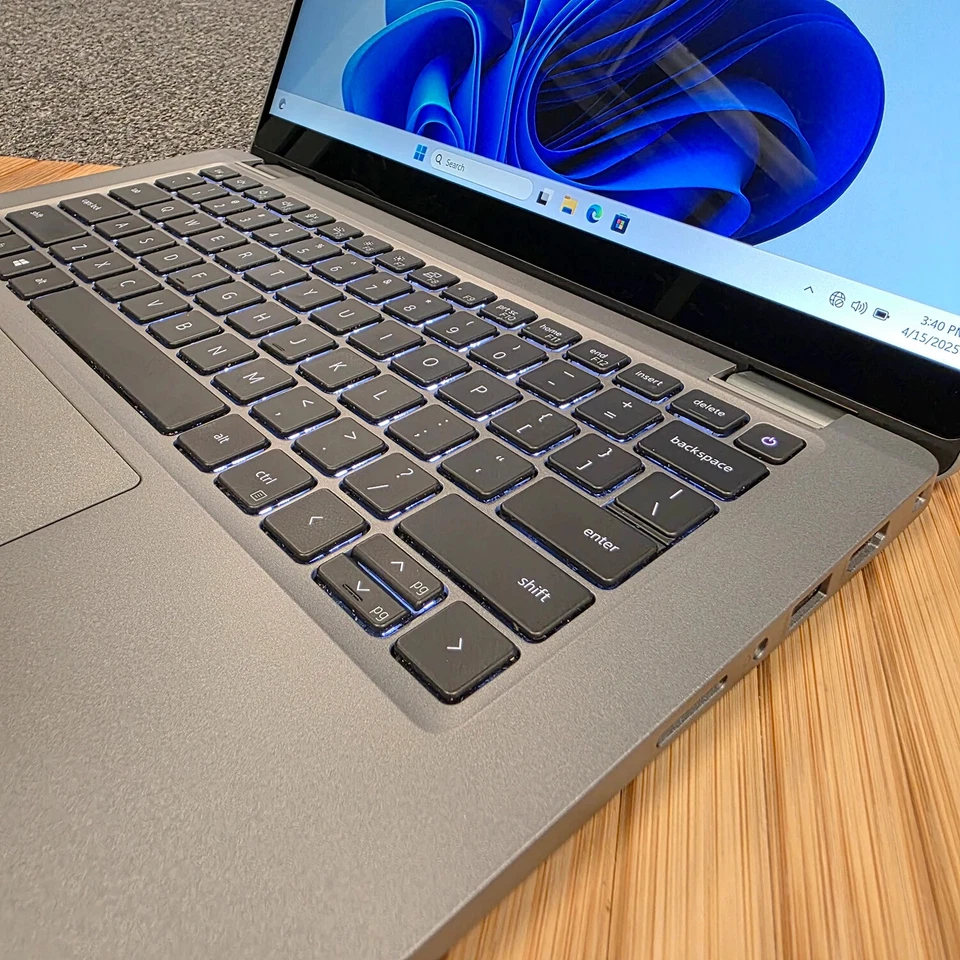 Dell Latitude 5320 2in1 Intel Corei5-1135G7 8GB RAM 256GB SSD WIN11 - image 3 of 4