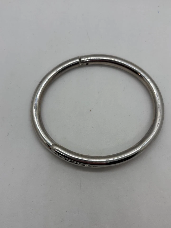 Brazalete Brazalete Estrás para Capas Bisagras Tono Plata Foto 2 de 4