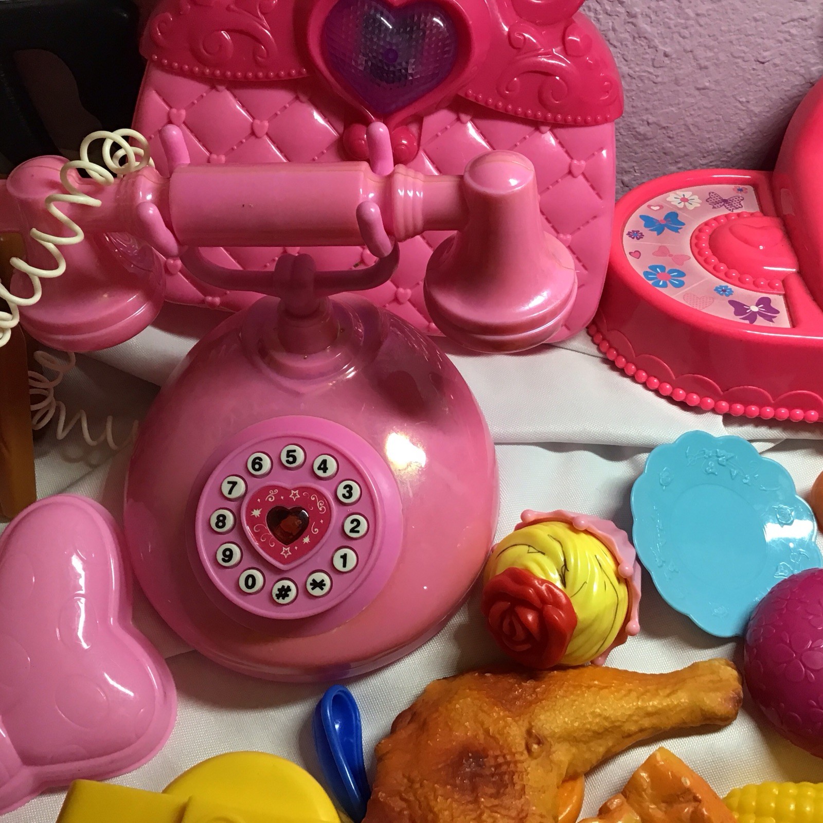 как выглядит Huge Lot Play Food ,Dishes,tools,beauty products,cash register,phone,purse фото