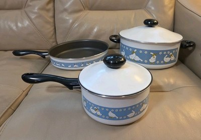 VINTAGE 80S BLUE RIBBON GOOSE WITH YELLOW BOW POT SET BY MEYER GREAT SHAPE!