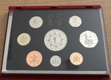1993 UK ROYAL MINT PROOF COIN SET HOUSED IN THE RED LEATHER CASE. COA