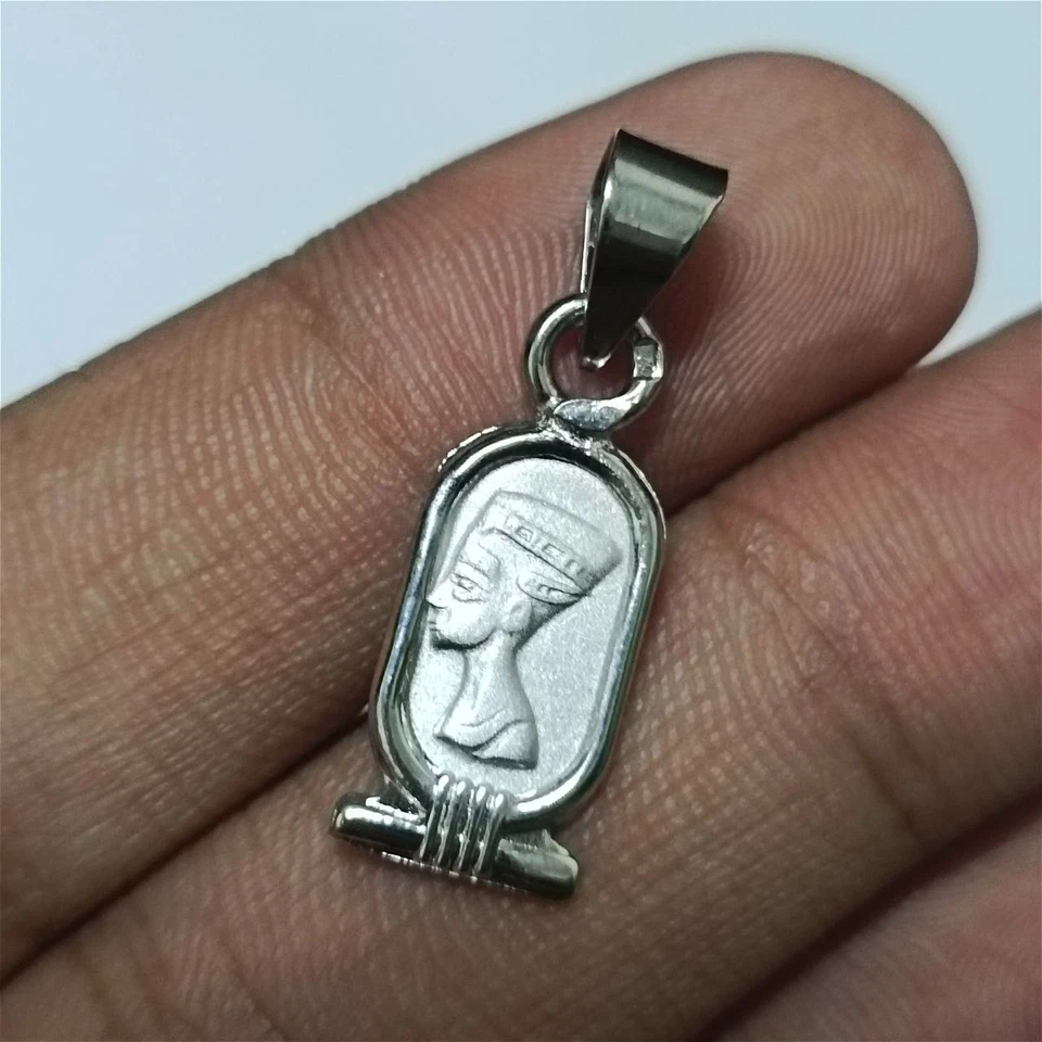 Sterling 925 pendant with an engraved ancient Egyptian queen profile design - Image 2 of 4