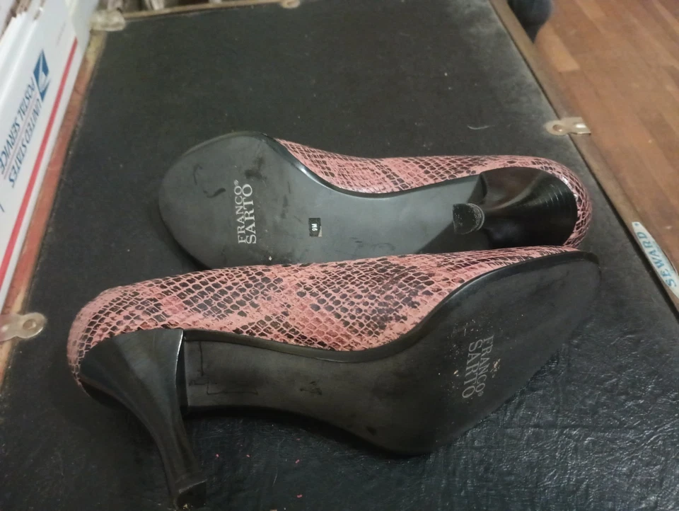 Zapatos de salón para mujer Franco Sarto a Diva con adornos de cuero sintético, talla 9, Carmel Foto 3 de 3