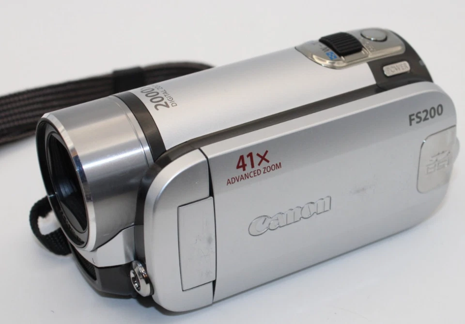 Canon FS200 SD Digital Camcorder 41X Advanced Zoom Silver w/ Charger & Box. - Image 2 of 4
