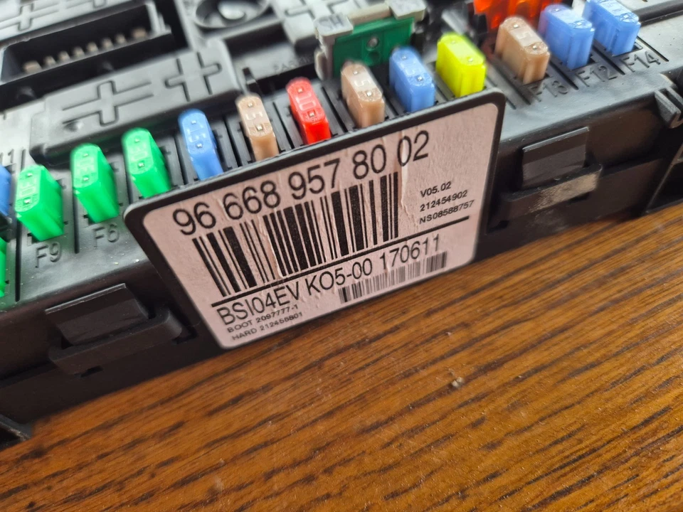 PEUGEOT 308 SW T7 2011 FUSE BOX 966689578002 BSI04EV K05-00 212454902 - Image 2 of 3