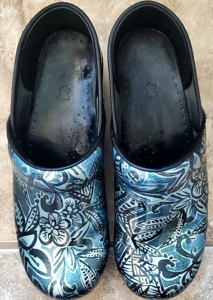 Dansko Womens Denim Floral Patent Professional Clogs Size 39 (8.5/9) - Image 2 of 4