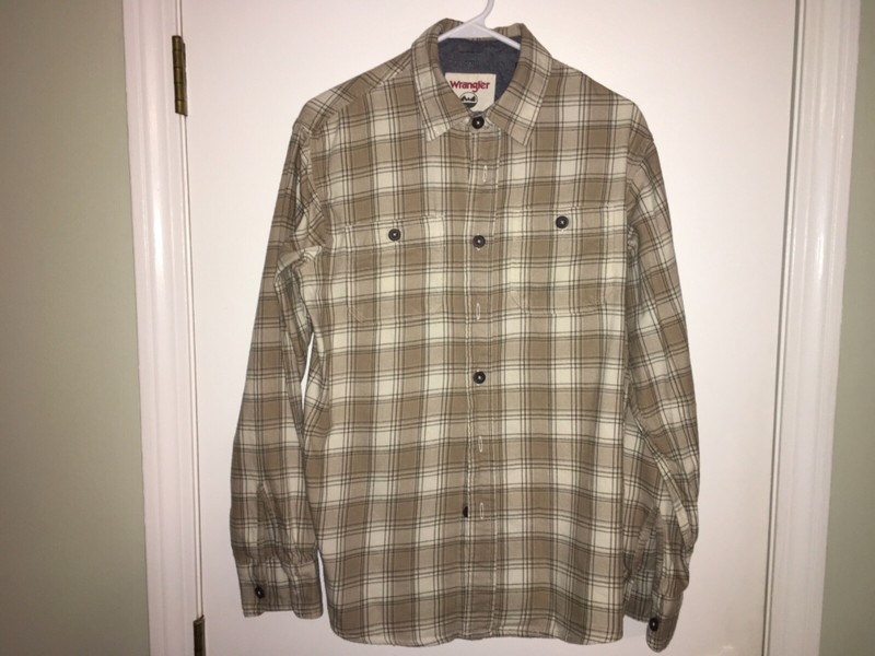 Men’s Size M Beige Plaid  Long Sleeve Button Down Shirt by Wrangler 