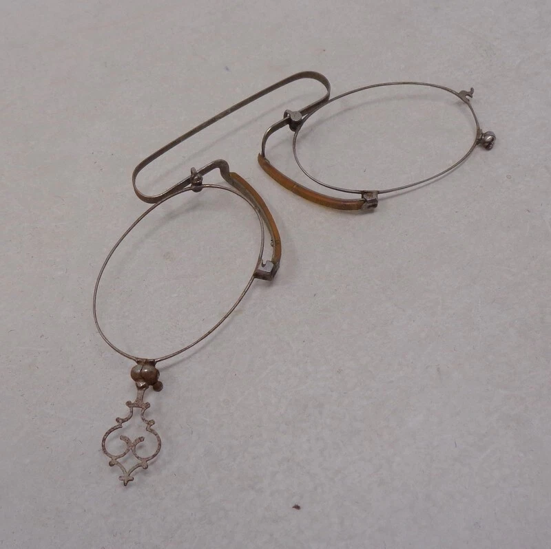 Ancienne Monture de lunettes - Pince nez - Lorgnon ancien en métal 1920's - Photo 2/4