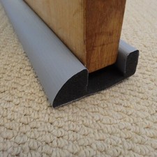 Energiesparender grauer Doppelschaum Innenboden unter Tür Zugluftstopper 914 mm