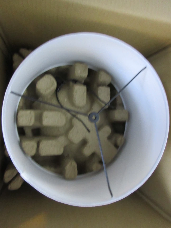 Hampton Bay Ivydale синяя керамика 22,5 дюйма Настольная лампа для помещений с белым тканевым абажуром - Изображение 4 из 4