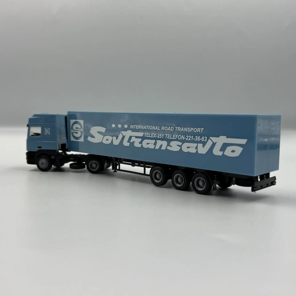 Transporte internacional por carretera DAF 95 Sovtransavto, escala azul 1/87 (HO) Foto 3 de 4