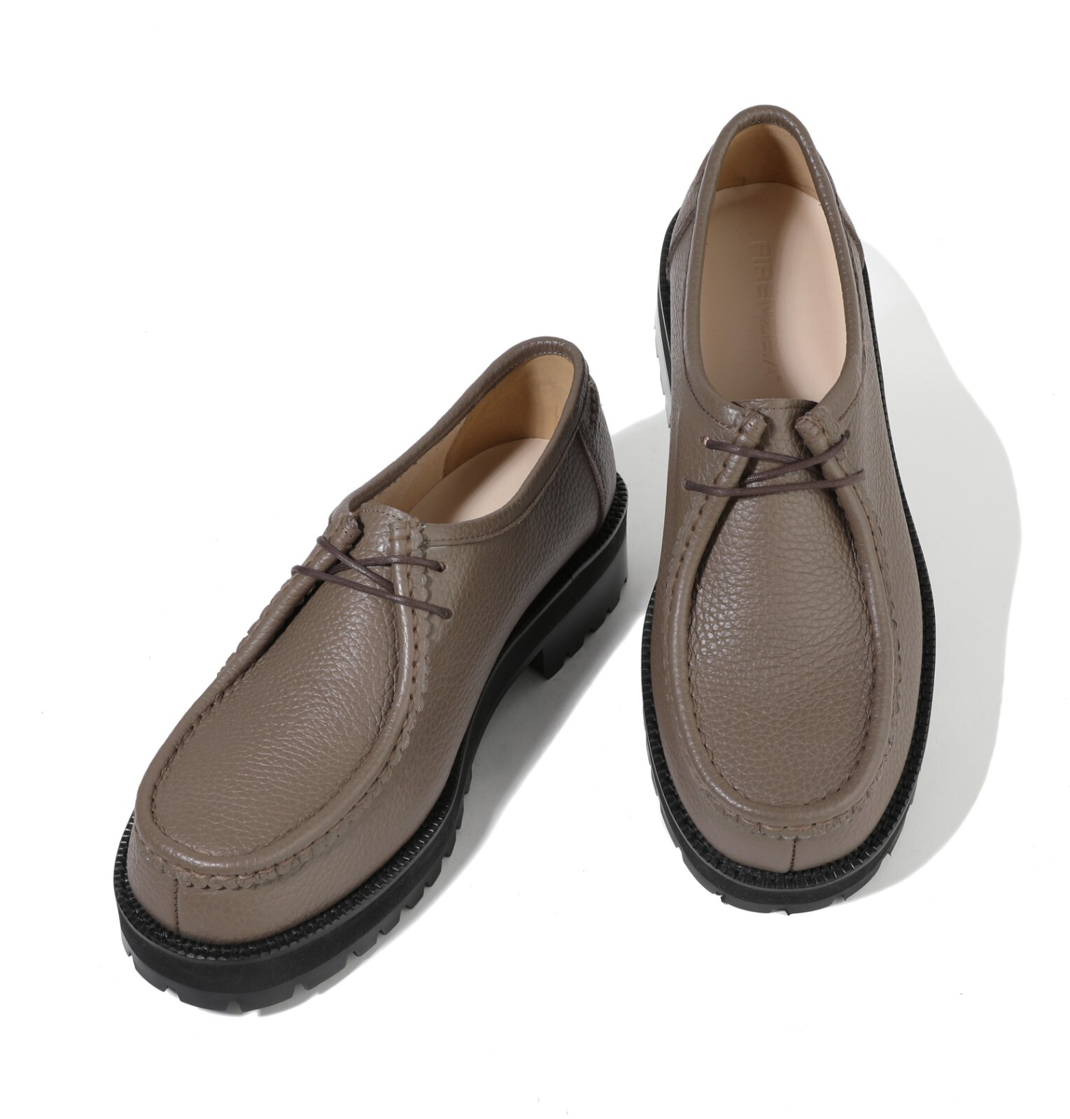 SAOLA Scarpe da derby Firenze Atelier da uomo marroni in pelle wallabee punta moc con suola Vibram