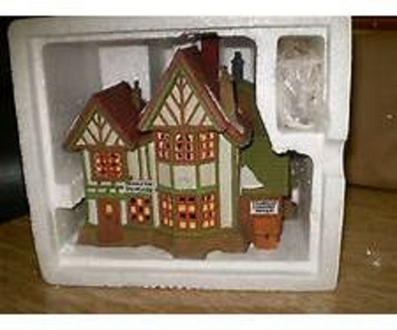 DEPARTMENT 56 HEMBLETON PEWTERER