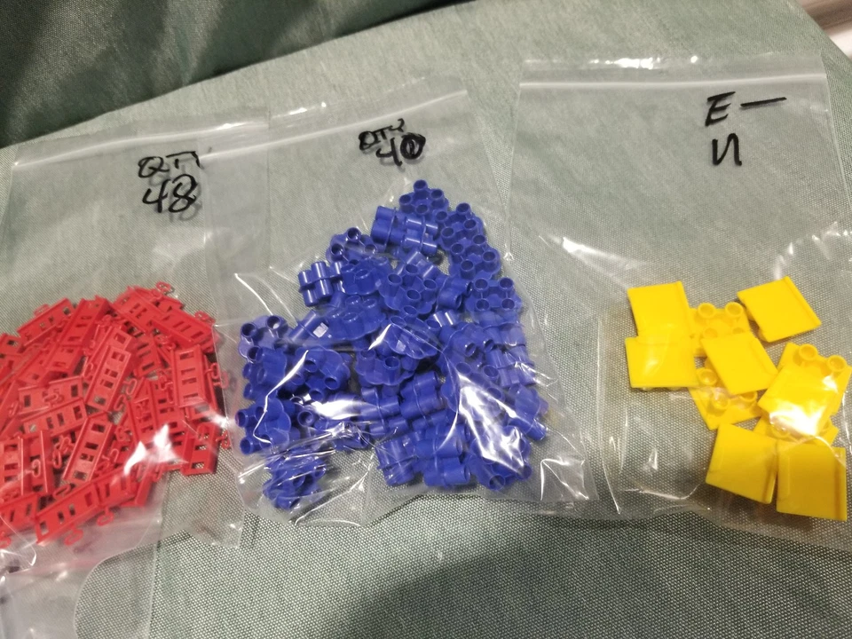 Quercetti 500 pc Skyrail Suspension Marble Track w/ Motorized Elevator Glow Dark - Image 4 of 4