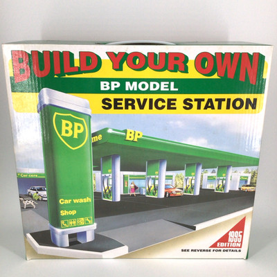 BP Build Your Own Model Service Station Kit 1995 snap together