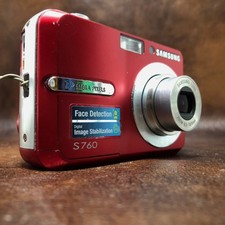 Samsung s760 7.2MP Zoom 6.3 - 18.9mm Digital Camera Red  Case WORKING 