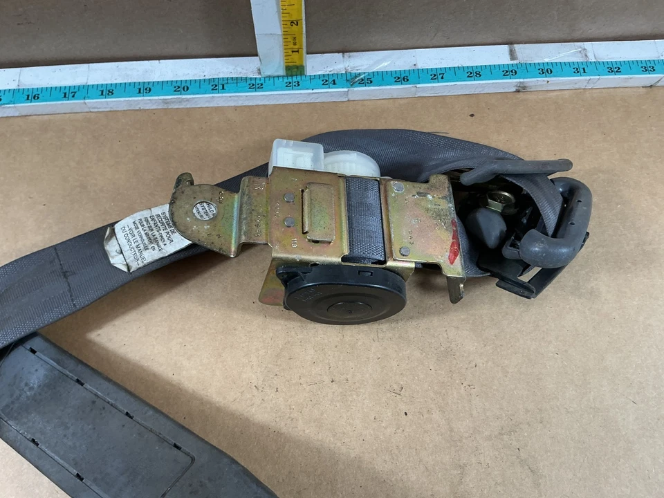 Cinturón de seguridad delantero derecho del lado del pasajero Mitsubishi Eclipse 1995-1999 con deslizador Foto 4 de 4