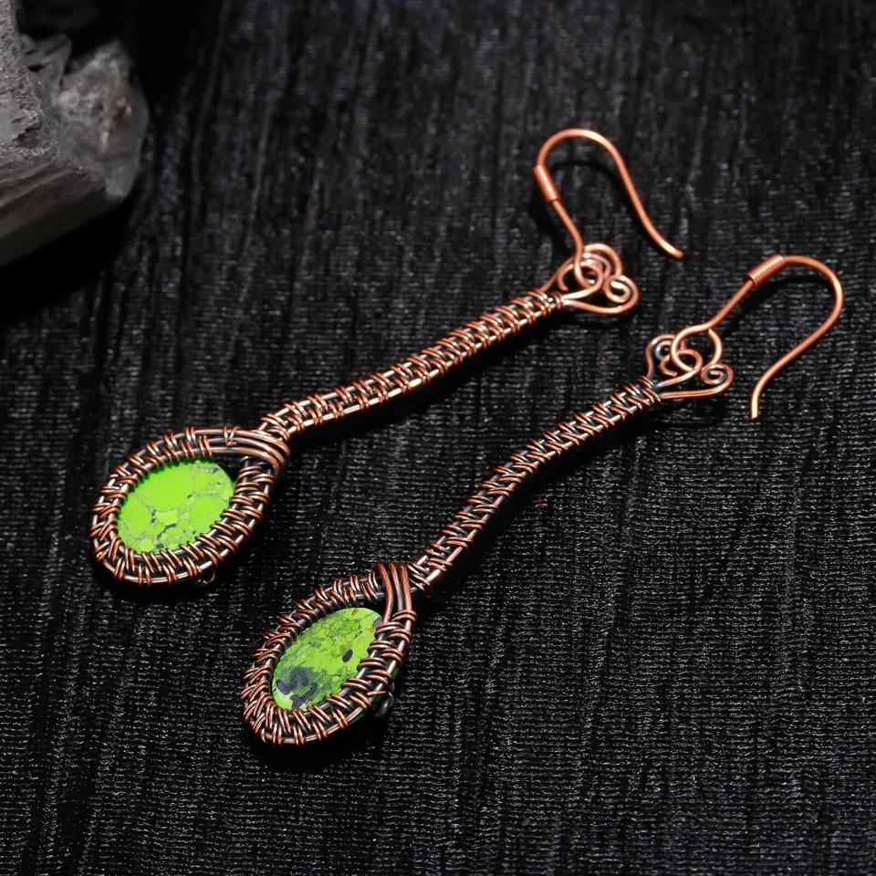 Brinco de cobre verde turquesa feito à mão com fio envolto joia de cobre - Imagem 4 de 4