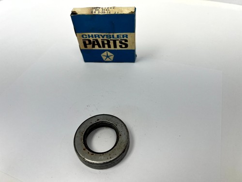 1963-1971 Plymouth Dodge Dart 6-Cylinder Rear Axle Oil Seal A Body 2404052 NOS - Picture 4 of 5