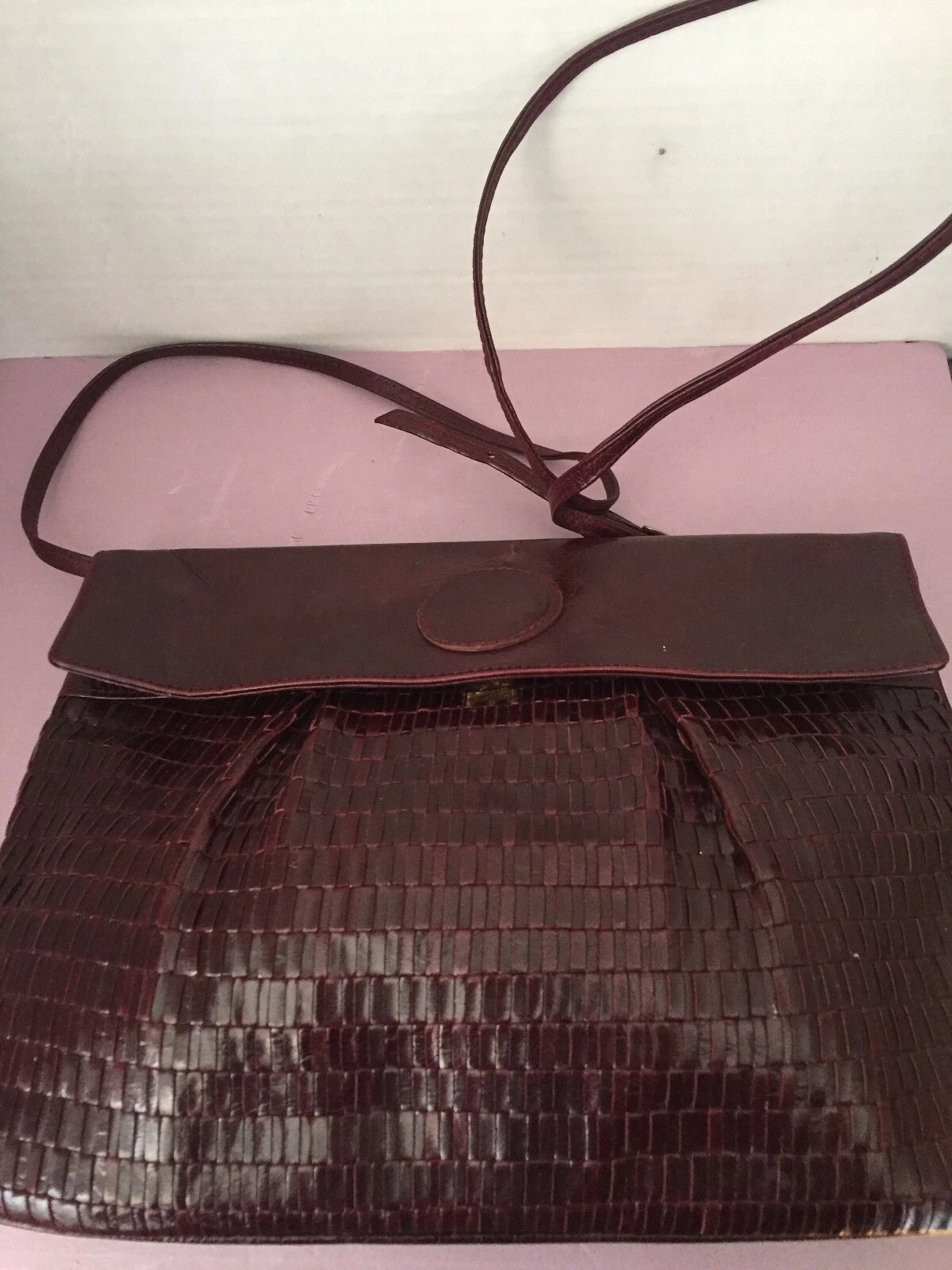 Borsa vintage piatta Fendi in vera pelle bordeaux con tracolla rimovibile