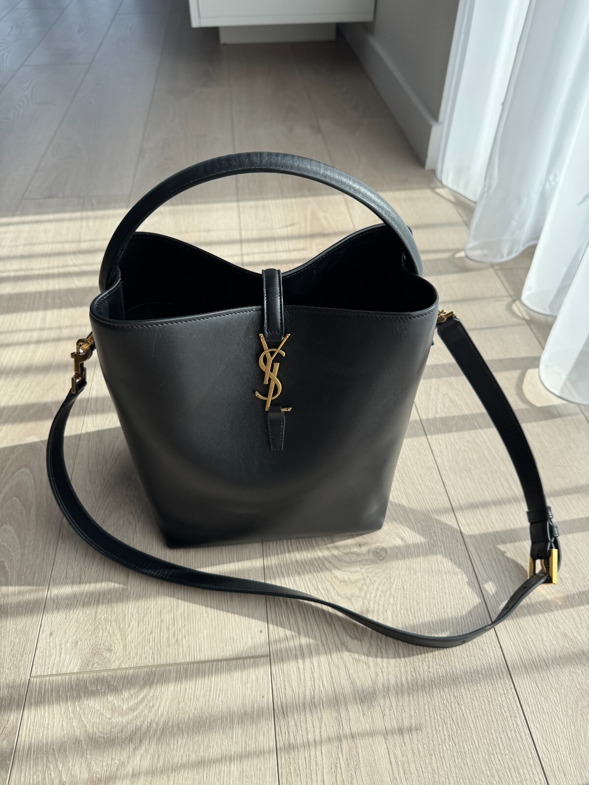Borsa Saint Laurent Le 37 in pelle nera lucida