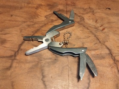 Mini-Schlüsselanhänger Multitool. Taschenmesser/Zange. Edelstahl. Wie neu.