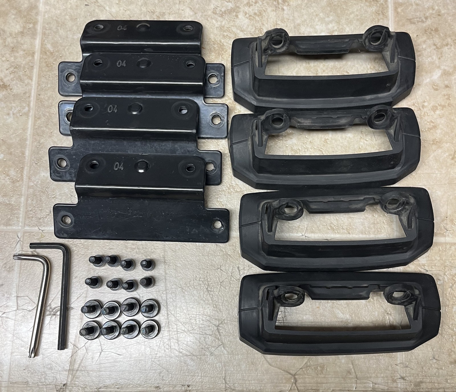 Thule Podium 460 460RPo Fit Kit 184041 Escalade Suburban Tahoe Trailblazer Yukon