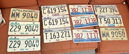 Lot 12 Illinois License plates. 2 Pairs 1 rv pair all in good shape a