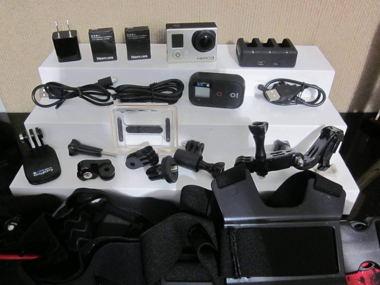 Go Pro Hero 3 w/32 GB MicroSD Memory Card Extra Battery Remote RMTE-001 & Access