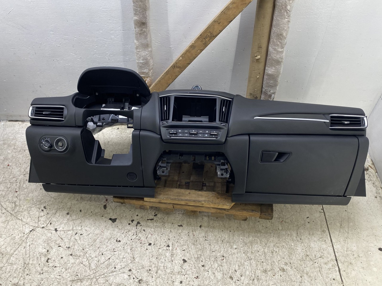 2017-2024 MASERATI LEVANTE FRONT DASH PANEL LEATHER W/ AIR SRS BAG A/C GLOVE BOX