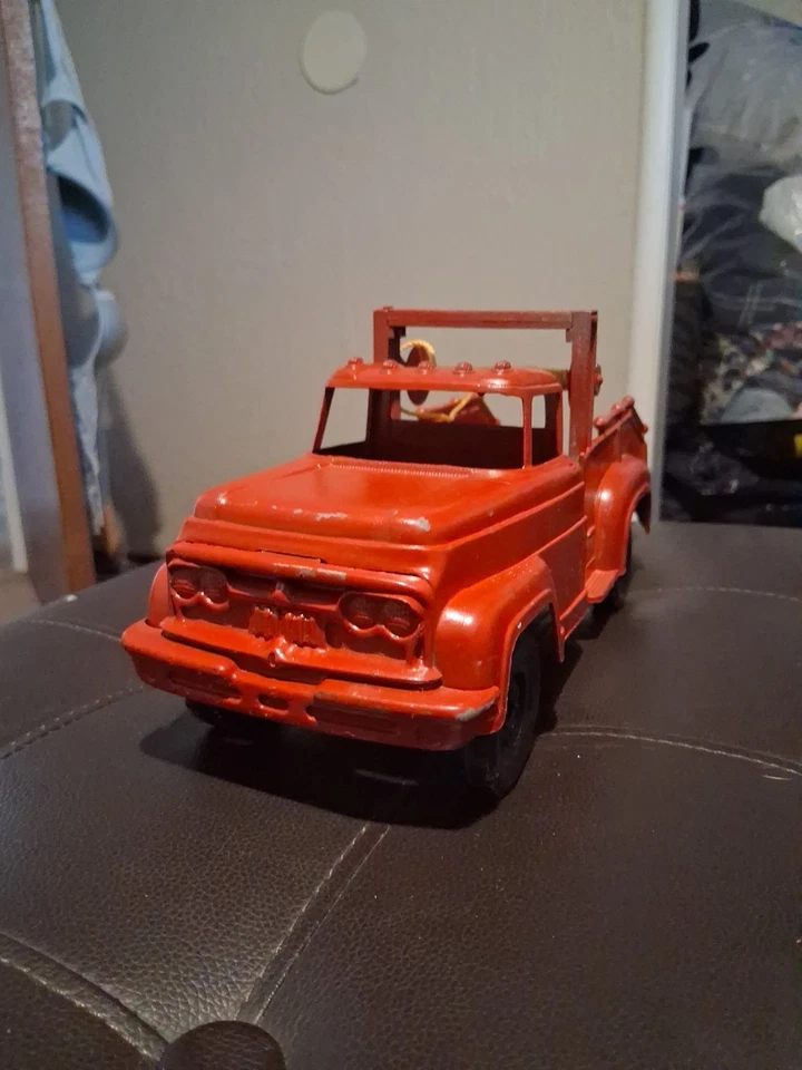 Camión grúa de metal Hubley Red Tiny Town #800 de colección Foto 2 de 4