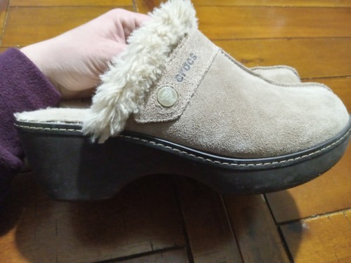 Crocs Cobbler Clog Mules Suede Faux Fur Women's Size 9 Beige 11602 - Picture 6 of 11