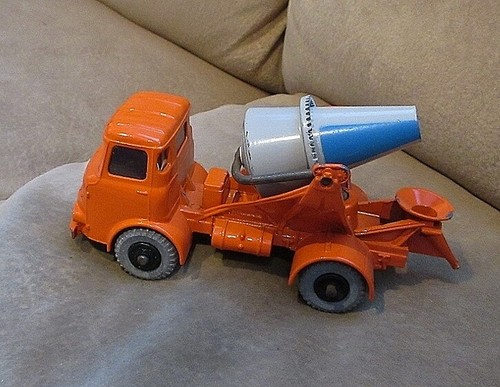 DINKY SUPER TOYS #960 ALBION CHIEFTAN (CEMENT MIXER) SHARP