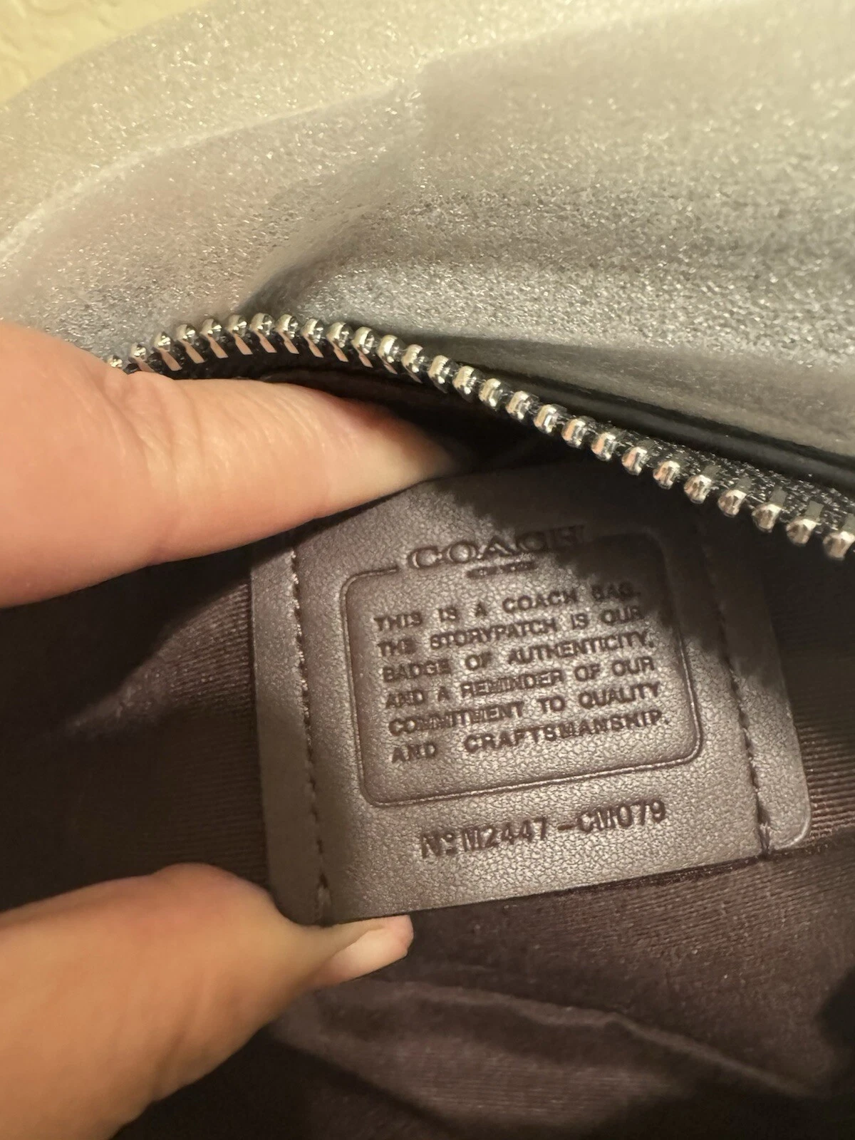 Borsa a tracolla Coach Ashton Baguette in pelle nuova con etichetta CM079 argento nero