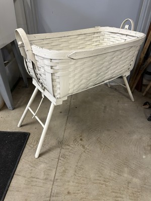 Vintage Woven White Wicker Baby Bassinet Folding Legs T X