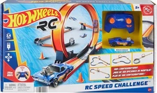 Hot Wheels Toy Car RC Track Set with 1:64 Scale Remote-Control Vehicle & 30+