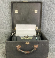 Underwood Portable 🖋️ Standard Typewriter – Black – With Case – Vintage 1930s thumbnail