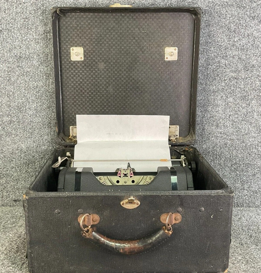 Vintage 1930s Underwood Portable Typewriter Manual Black with Case
