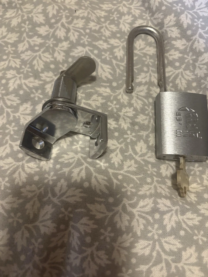 BEST 41B722L Removable Core Padlock SFIC w/L Core & 2 Keys & 1 3/8" Camlock - Image 3 of 4