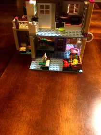 LEGO FRIENDS: Heartlake Food Market (41108) w/instructional manual 100% Complete