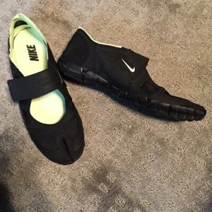 split toe nike shoes