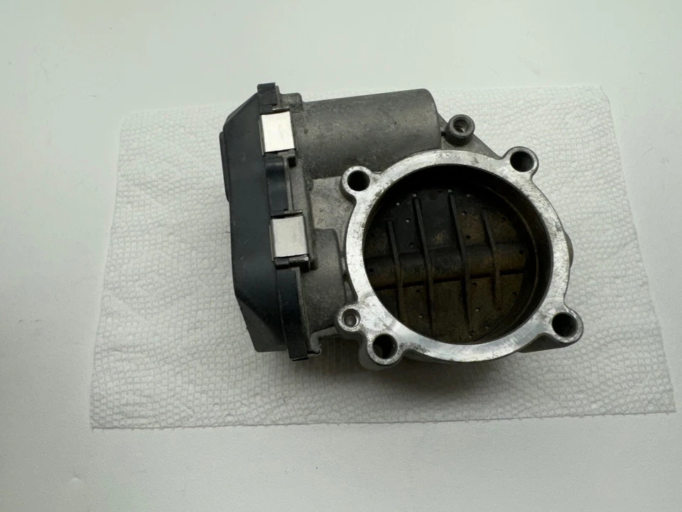 Carrocería del acelerador original barato Audi A6 Quattro 3,0 L 2009 2010 2011 2012 2013-2018 Foto 3 de 4